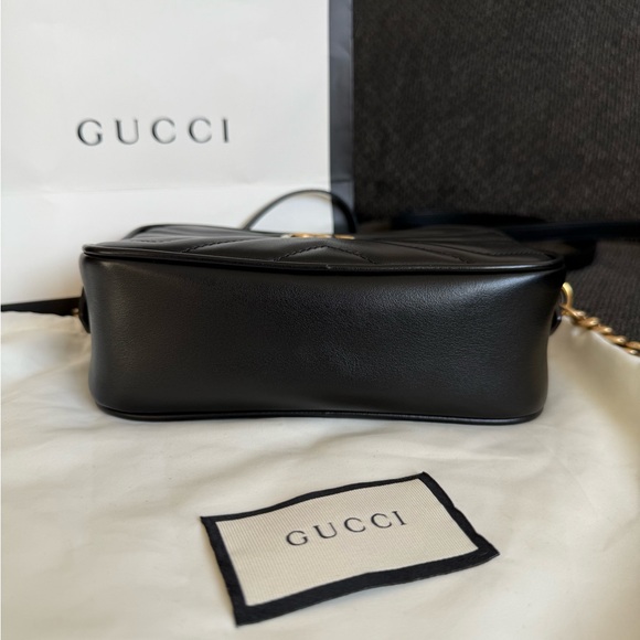 Gucci GG Marmont Mini Bag in Black leather - Picture 8 of 16